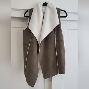 **Last Chance** Nordsrom Rack Vest Olive Green Suede/Sherpa